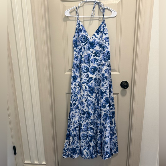 Floral Blue and White Maxi Dress - Picture 2 of 4